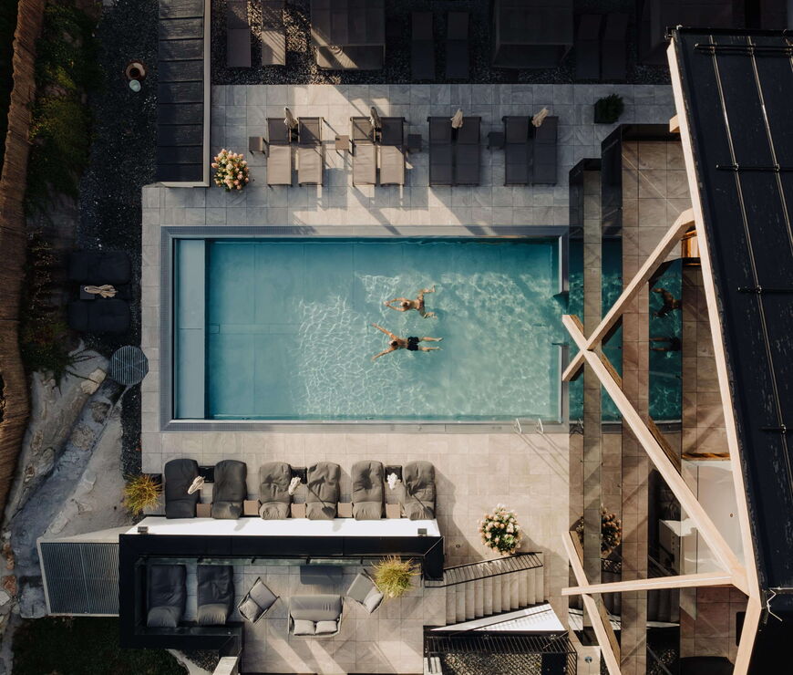 Au&szlig;enpool im Hotel Glemm by AvenidA