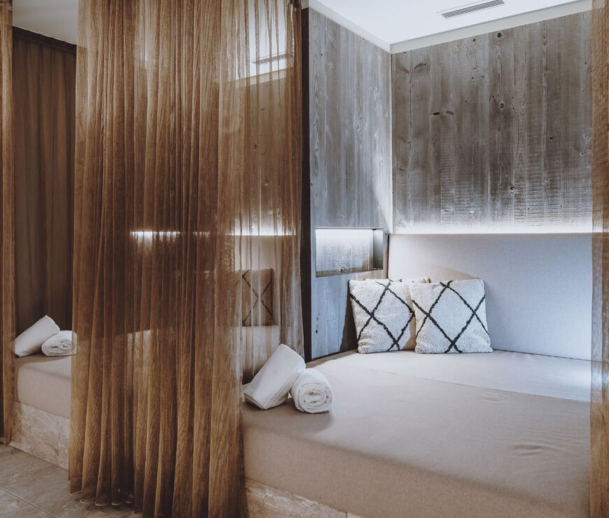 Ruheliege im Wellnessbereich des Glemm by AvenidaA